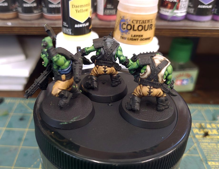 CC Agrax Earthshade — AP Tau Light Ochre/Daemonic Yellow